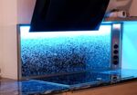 Glaszone Küchenrückwand Live 40 mit LED-Beleuchtung in blau
