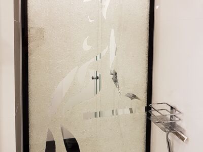 Glaszone Bath Screen crystal - sanitary