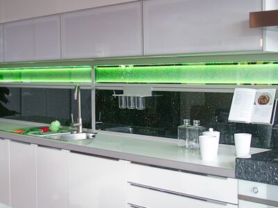 Glaszone Küchenrückwand mit LED-RGB-Licht