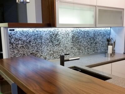 Glaszone Kitchen Splashback Live 40 with crystal-black LED-lighting
