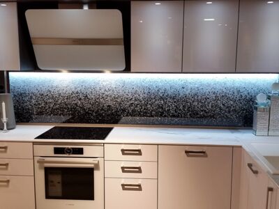 Glaszone Kitchen Splashback Live 40 Transition white-black